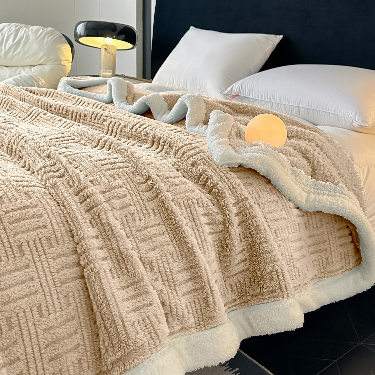 91家纺网 家纺一手货源 找家纺 永耀家纺 2025新款横竖格单层双面绒毛毯 深卡其