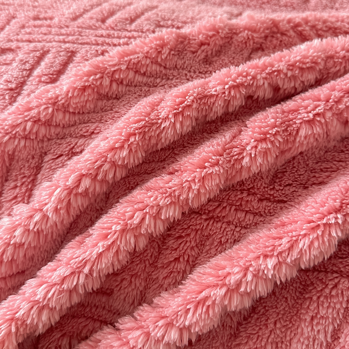 91家纺网 家纺一手货源 找家纺 永耀家纺 2025新款横竖格单层双面绒毛毯 桃粉色
