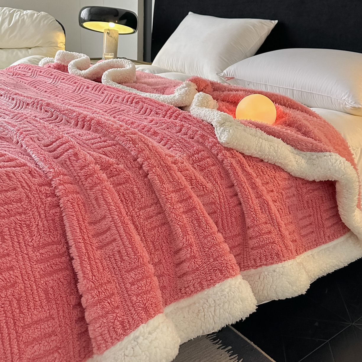 91家纺网 家纺一手货源 找家纺 永耀家纺 2025新款横竖格单层双面绒毛毯 桃粉色