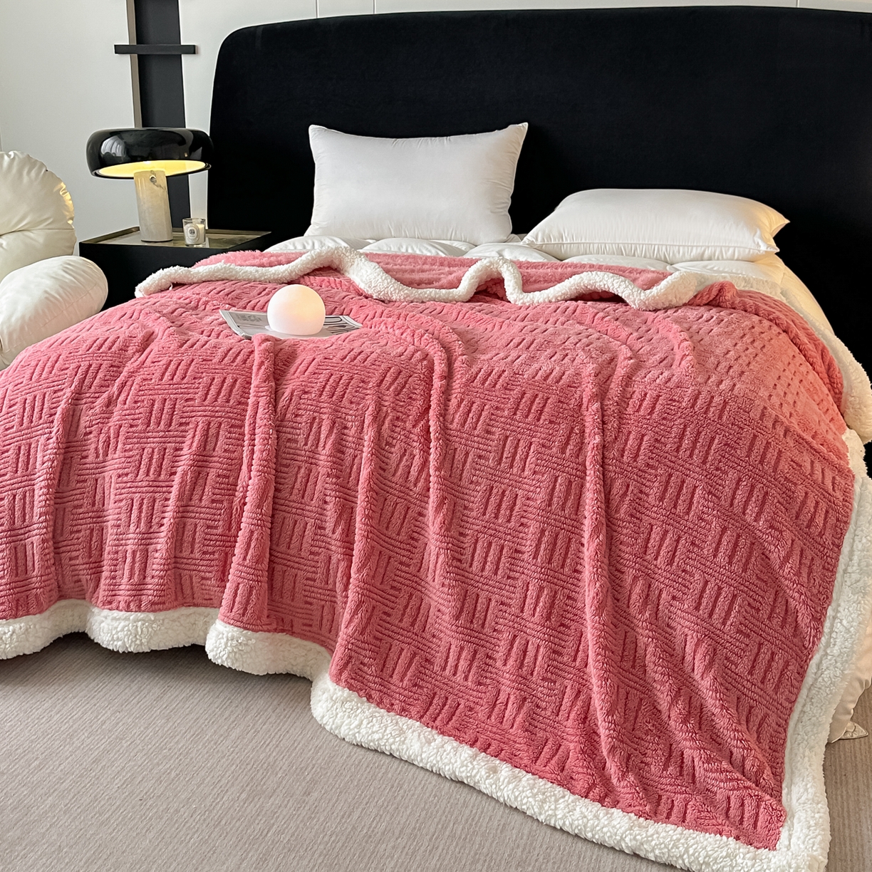 91家纺网 家纺一手货源 找家纺 永耀家纺 2025新款横竖格单层双面绒毛毯 桃粉色