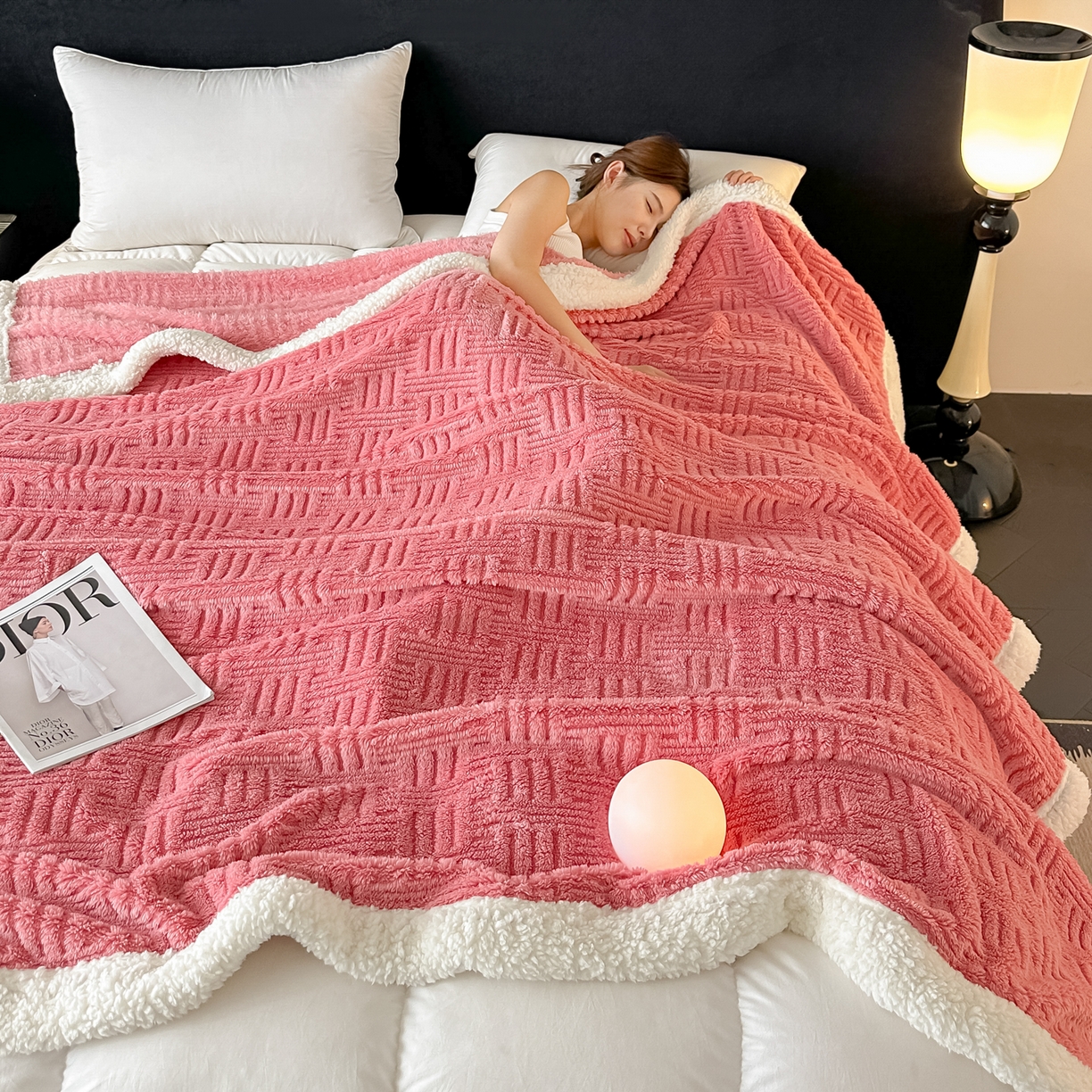 91家纺网 家纺一手货源 找家纺 永耀家纺 2025新款横竖格单层双面绒毛毯 桃粉色