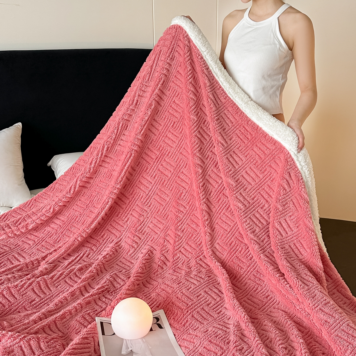 91家纺网 家纺一手货源 找家纺 永耀家纺 2025新款横竖格单层双面绒毛毯 桃粉色