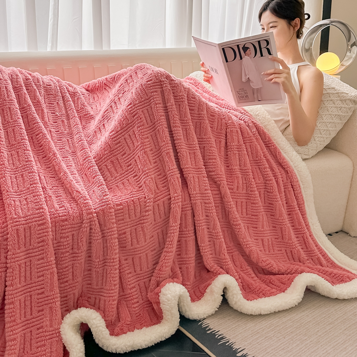 91家纺网 家纺一手货源 找家纺 永耀家纺 2025新款横竖格单层双面绒毛毯 桃粉色