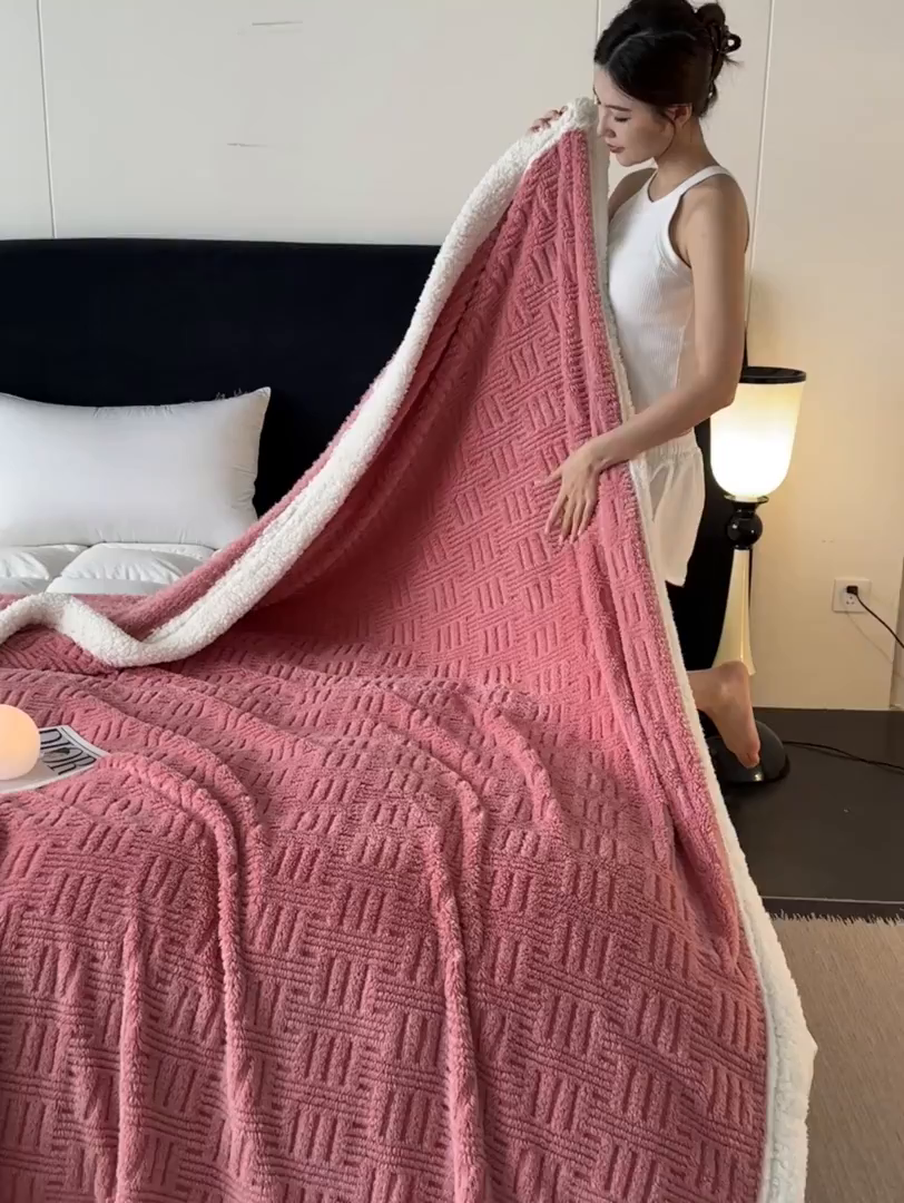 91家纺网 家纺一手货源 找家纺 永耀家纺 2025新款横竖格单层双面绒毛毯 桃粉色