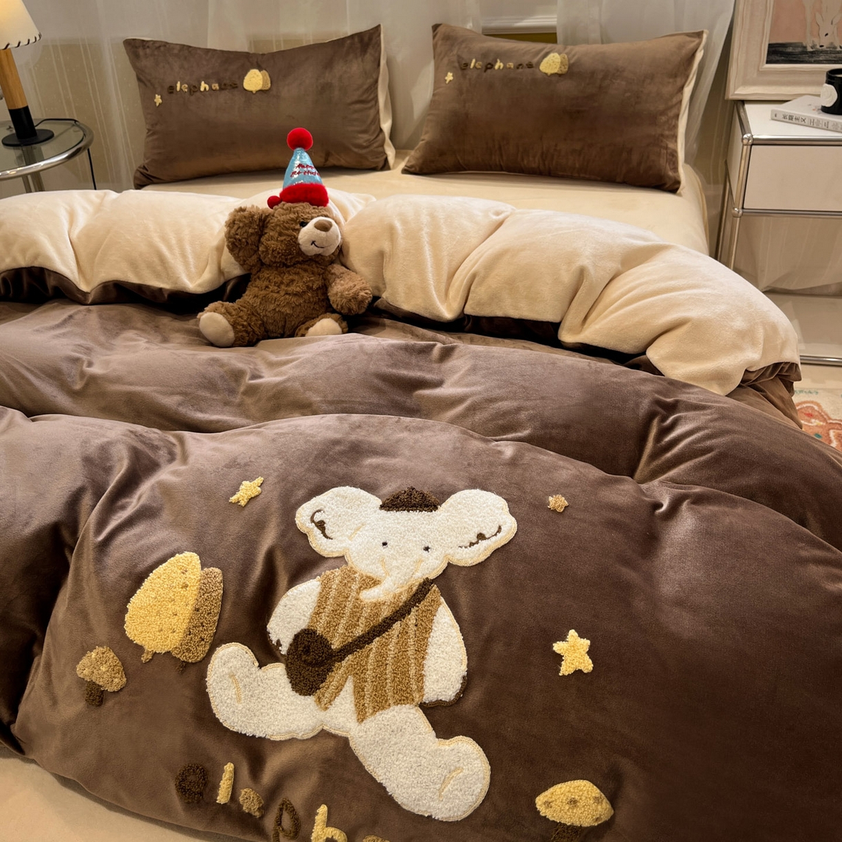 91家纺网 家纺一手货源 找家纺 （总）麦空家居 2025新款高克重A类A版宝宝绒B版牛奶绒毛巾绣三件套四件套