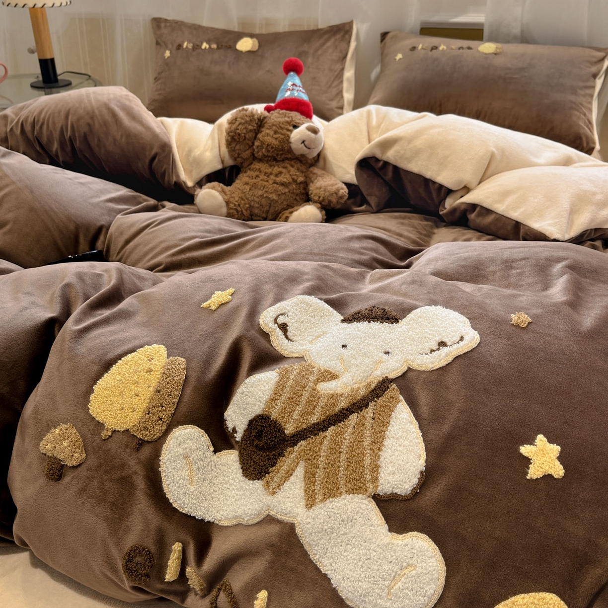 91家纺网 家纺一手货源 找家纺 （总）麦空家居 2025新款高克重A类A版宝宝绒B版牛奶绒毛巾绣三件套四件套