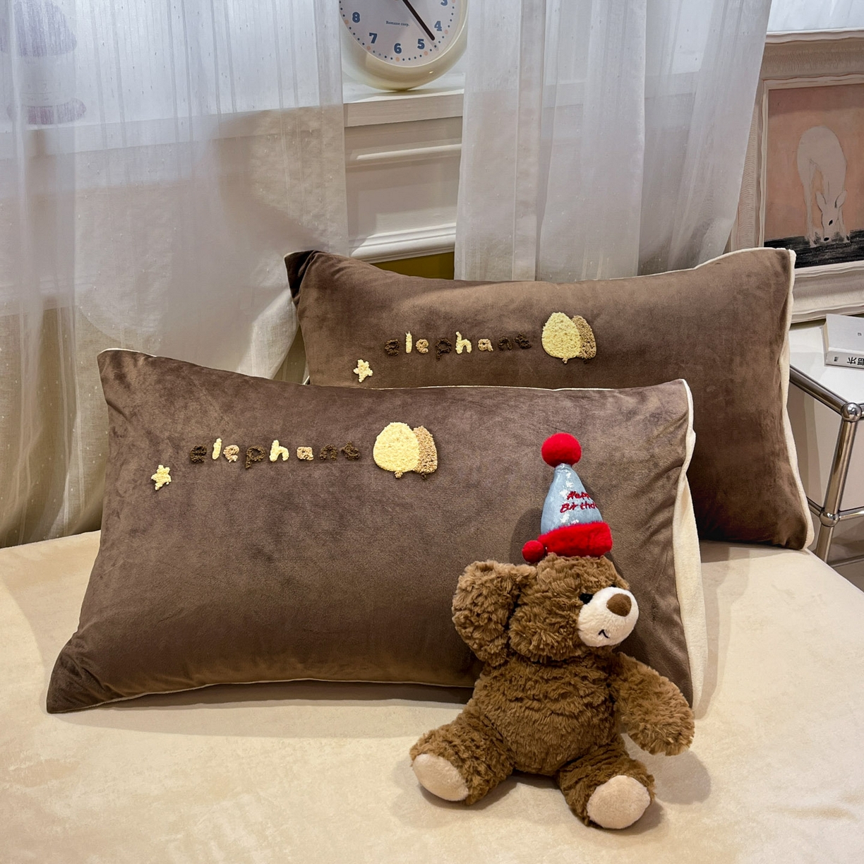 91家纺网 家纺一手货源 找家纺 麦空家居 2025新款高克重A类A版宝宝绒B版牛奶绒毛巾绣三件套四件套 小象-深驼