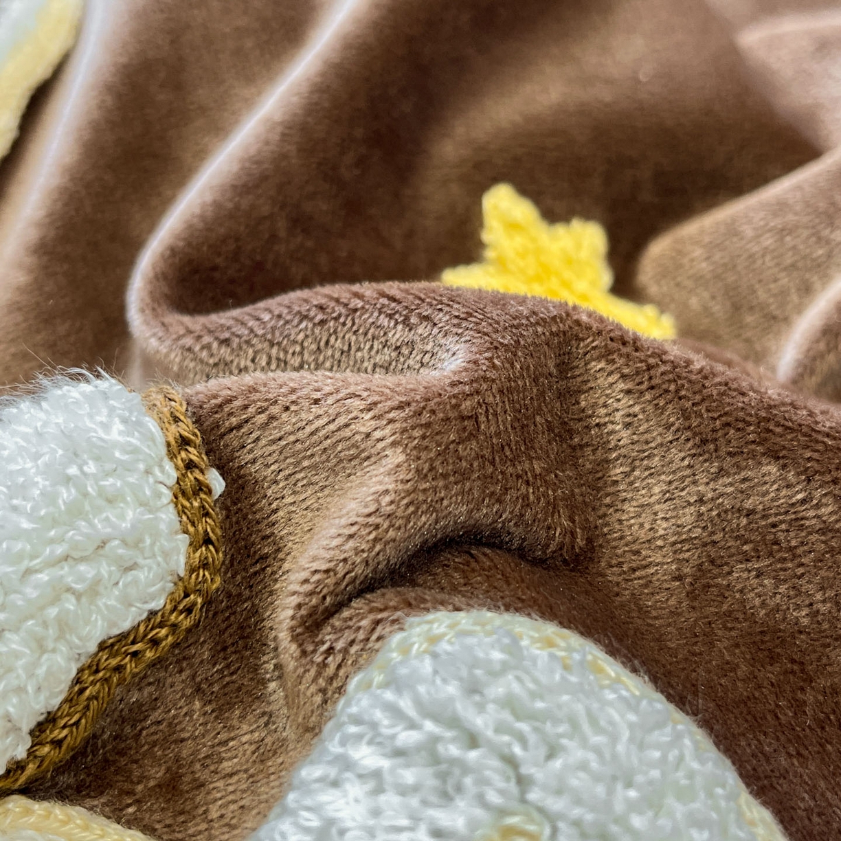 91家纺网 家纺一手货源 找家纺 麦空家居 2025新款高克重A类A版宝宝绒B版牛奶绒毛巾绣三件套四件套 小象-深驼