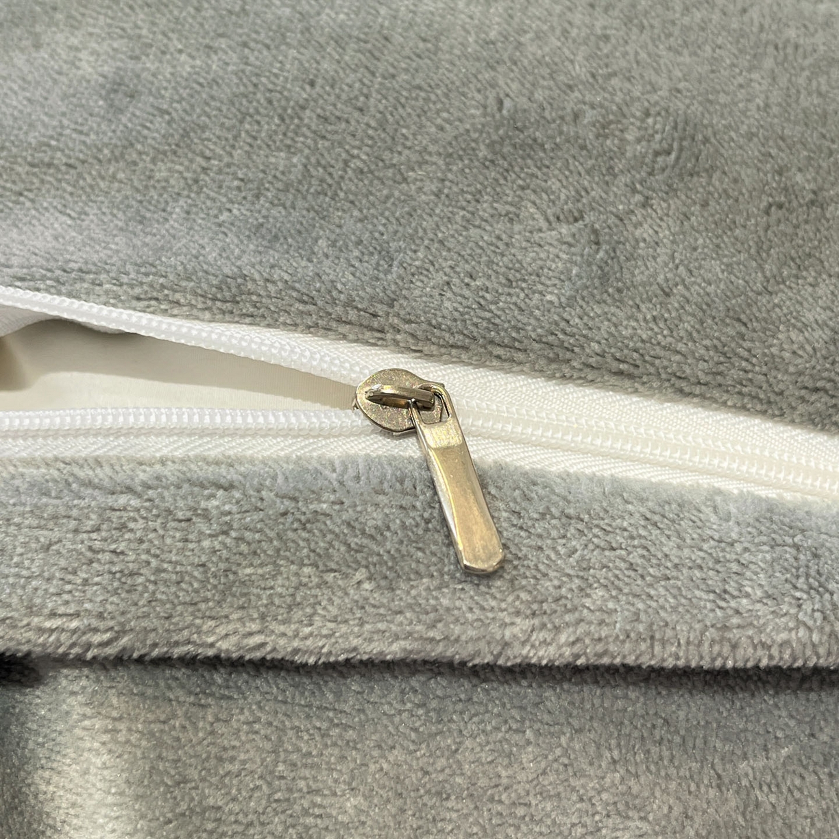 91家纺网 家纺一手货源 找家纺 麦空家居 2025新款高克重A类A版宝宝绒B版牛奶绒毛巾绣三件套四件套 哈基咪-香槟