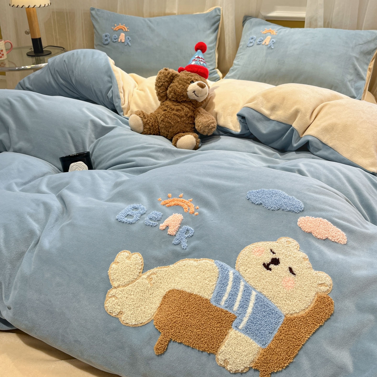 麦空家居 2025新款高克重A类A版宝宝绒B版牛奶绒毛巾绣三件套四件套 哈欠熊-浅蓝