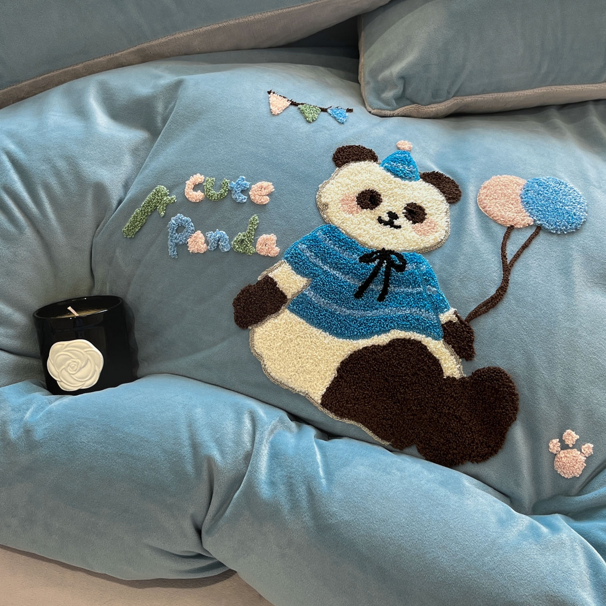 麦空家居 2025新款高克重A类A版宝宝绒B版牛奶绒毛巾绣三件套四件套 派对熊猫-浅蓝