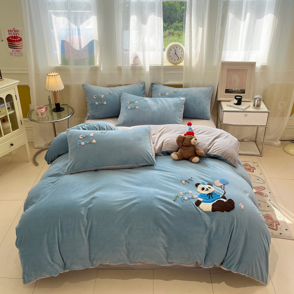91家纺网 家纺一手货源 找家纺 麦空家居 2025新款高克重A类A版宝宝绒B版牛奶绒毛巾绣三件套四件套 派对熊猫-浅蓝