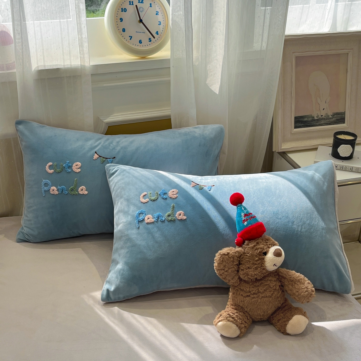 91家纺网 家纺一手货源 找家纺 麦空家居 2025新款高克重A类A版宝宝绒B版牛奶绒毛巾绣三件套四件套 派对熊猫-浅蓝