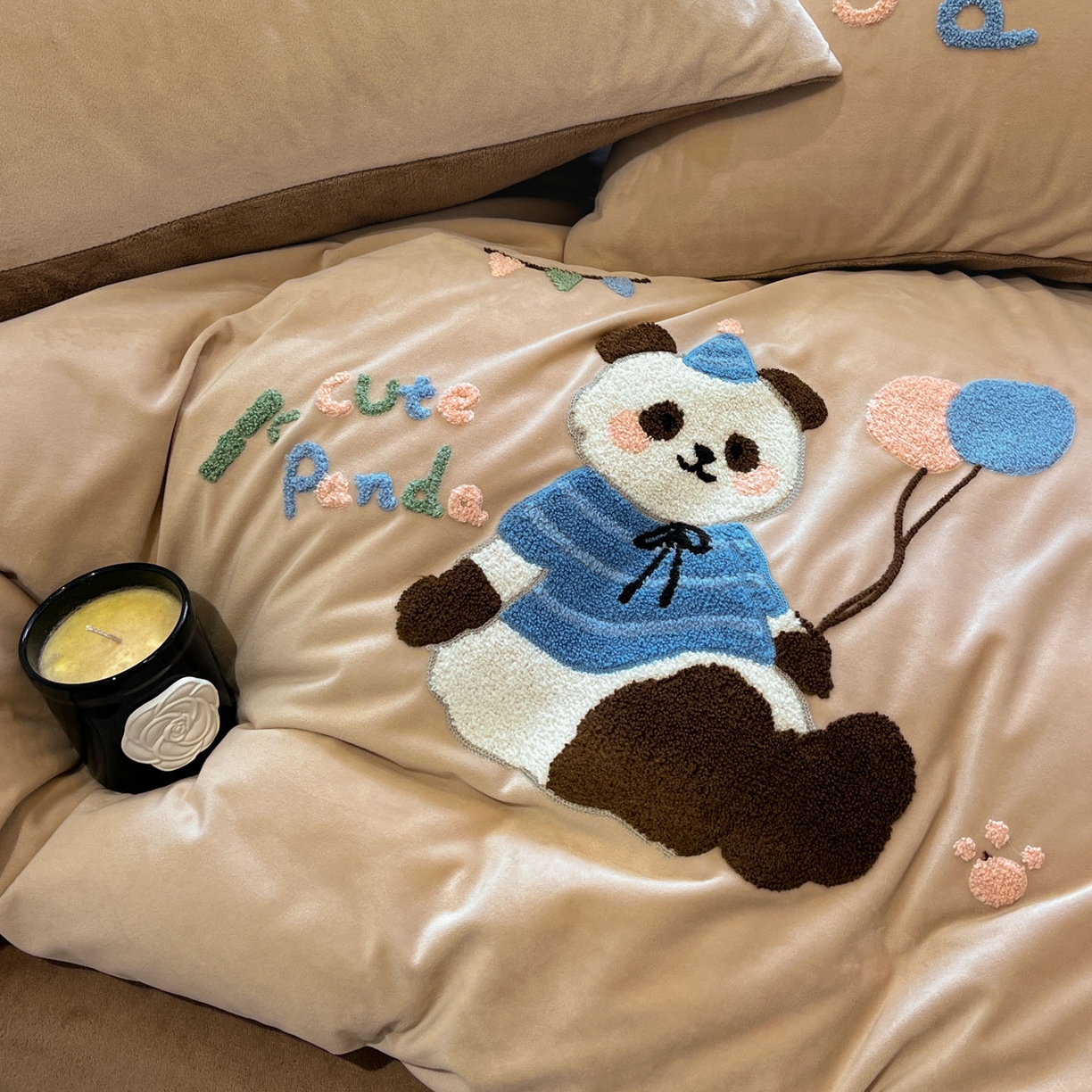 麦空家居 2025新款高克重A类A版宝宝绒B版牛奶绒毛巾绣三件套四件套 派对熊猫-香槟