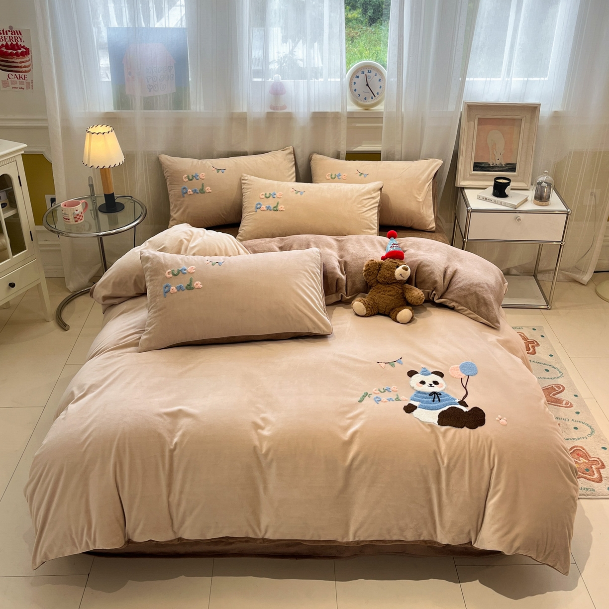 91家纺网 家纺一手货源 找家纺 麦空家居 2025新款高克重A类A版宝宝绒B版牛奶绒毛巾绣三件套四件套 派对熊猫-香槟