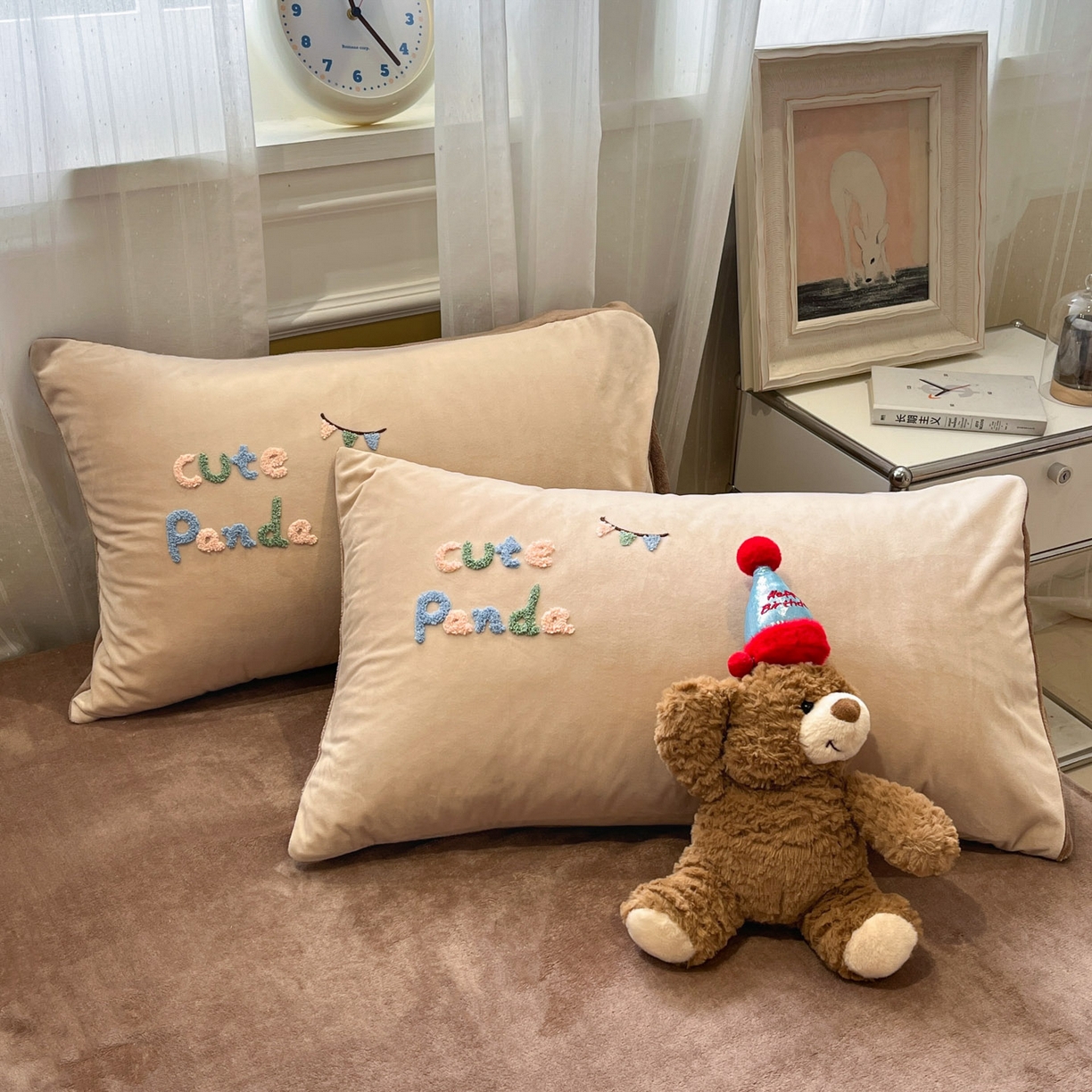 91家纺网 家纺一手货源 找家纺 麦空家居 2025新款高克重A类A版宝宝绒B版牛奶绒毛巾绣三件套四件套 派对熊猫-香槟