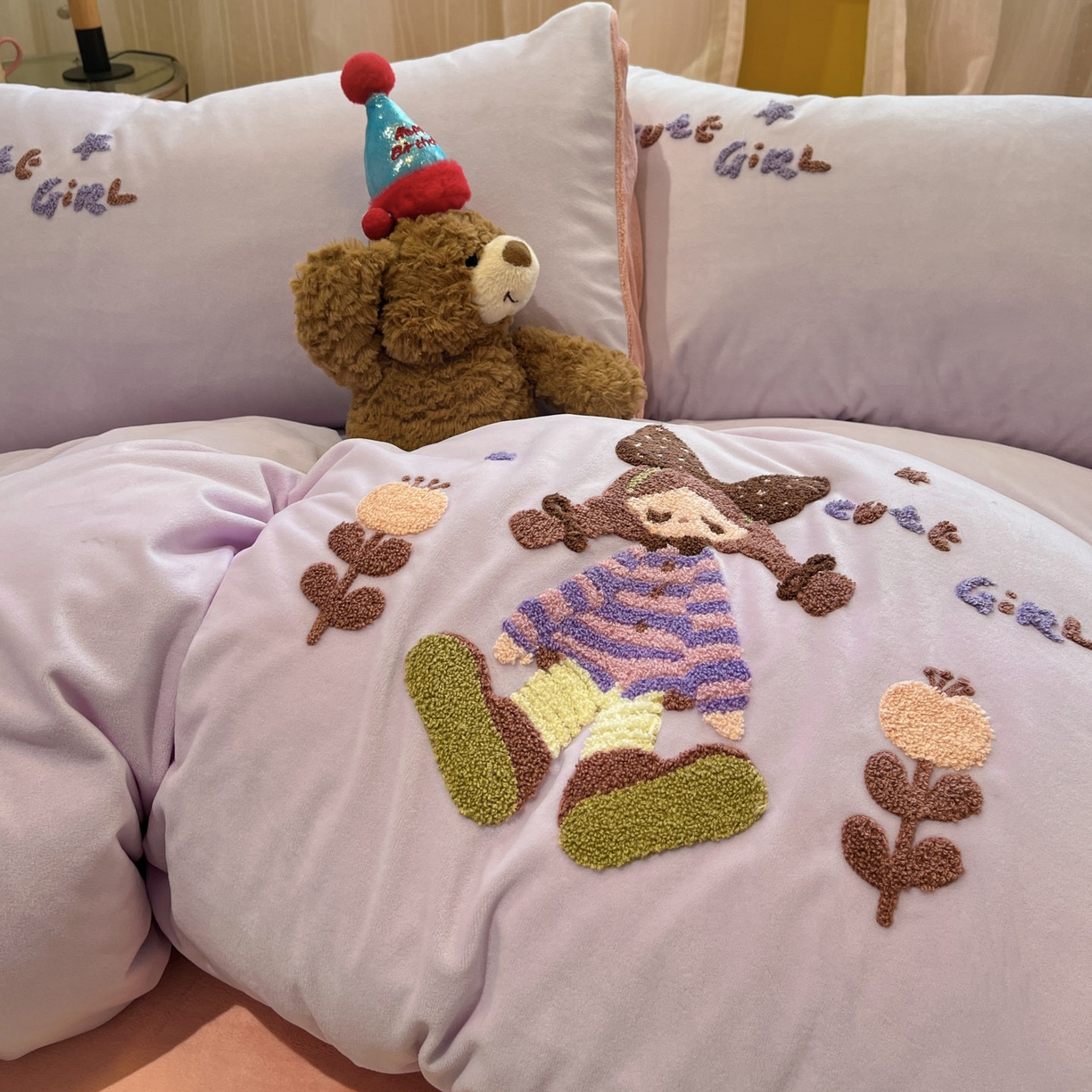 91家纺网 家纺一手货源 找家纺 麦空家居 2025新款高克重A类A版宝宝绒B版牛奶绒毛巾绣三件套四件套 糖心女孩-橙意粉