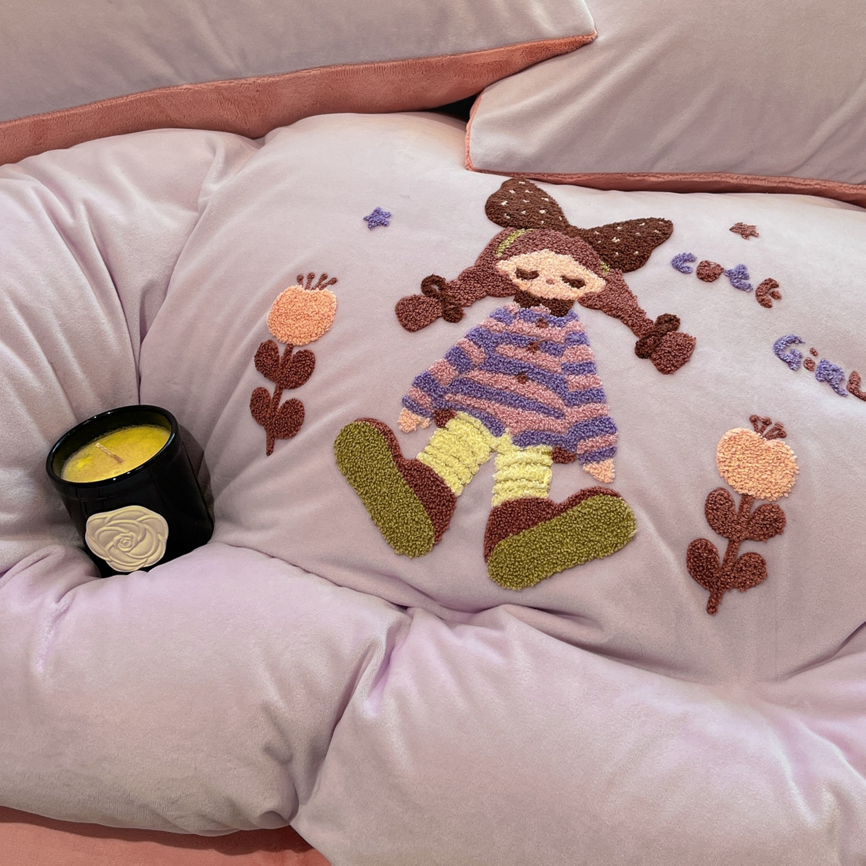 91家纺网 家纺一手货源 找家纺 麦空家居 2025新款高克重A类A版宝宝绒B版牛奶绒毛巾绣三件套四件套 糖心女孩-橙意粉