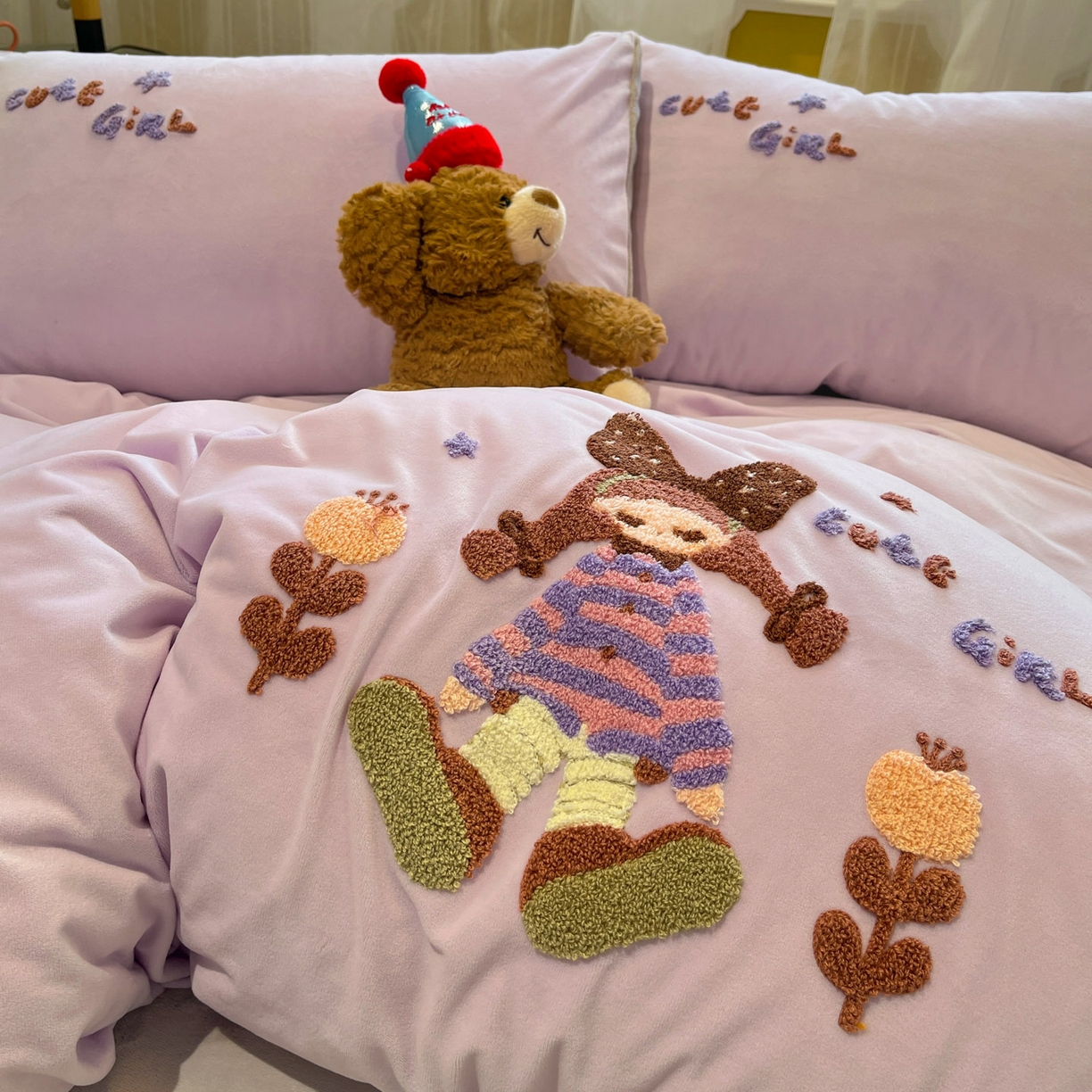 91家纺网 家纺一手货源 找家纺 麦空家居 2025新款高克重A类A版宝宝绒B版牛奶绒毛巾绣三件套四件套 糖心女孩-香草灰