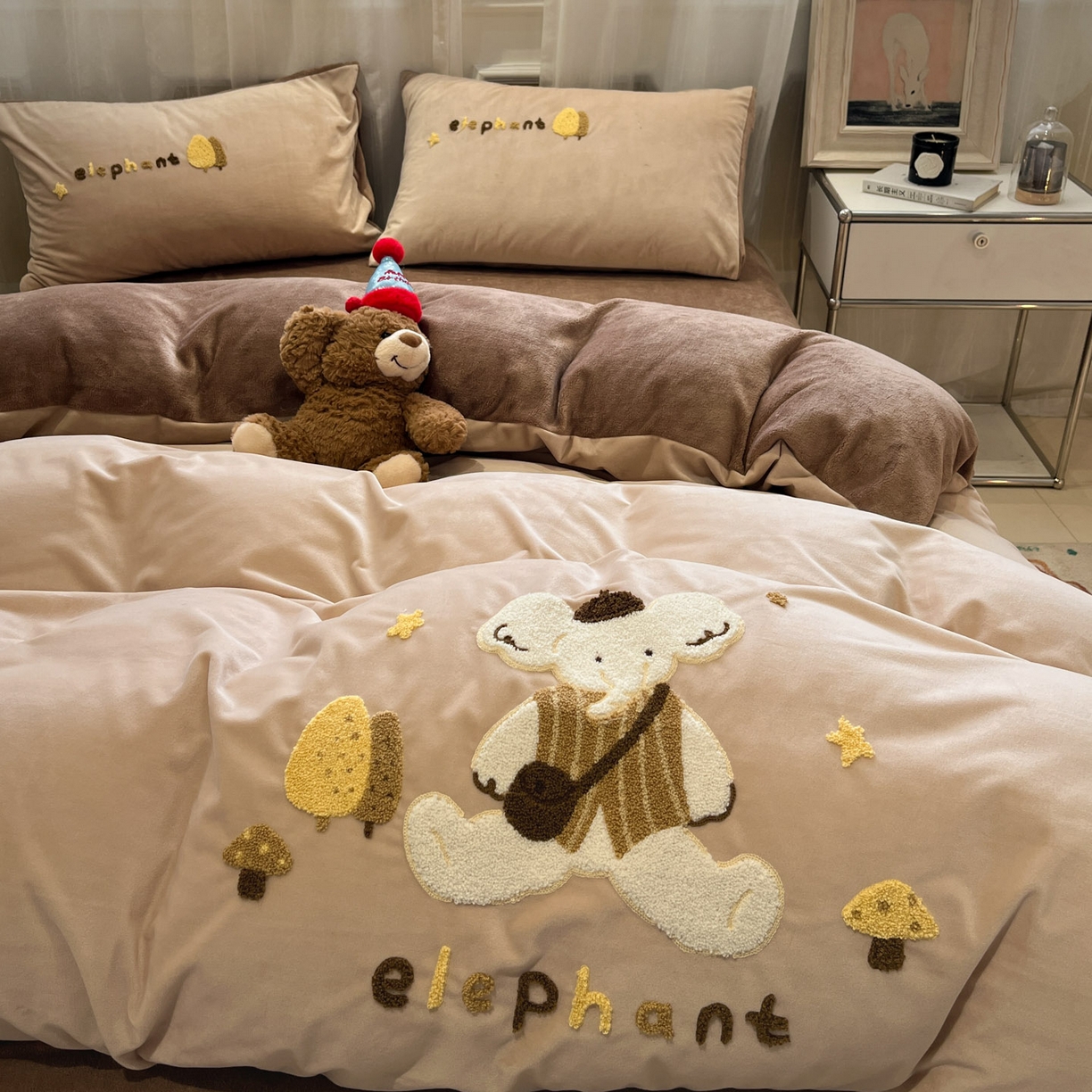 91家纺网 家纺一手货源 找家纺 麦空家居 2025新款高克重A类A版宝宝绒B版牛奶绒毛巾绣三件套四件套 小象-香槟