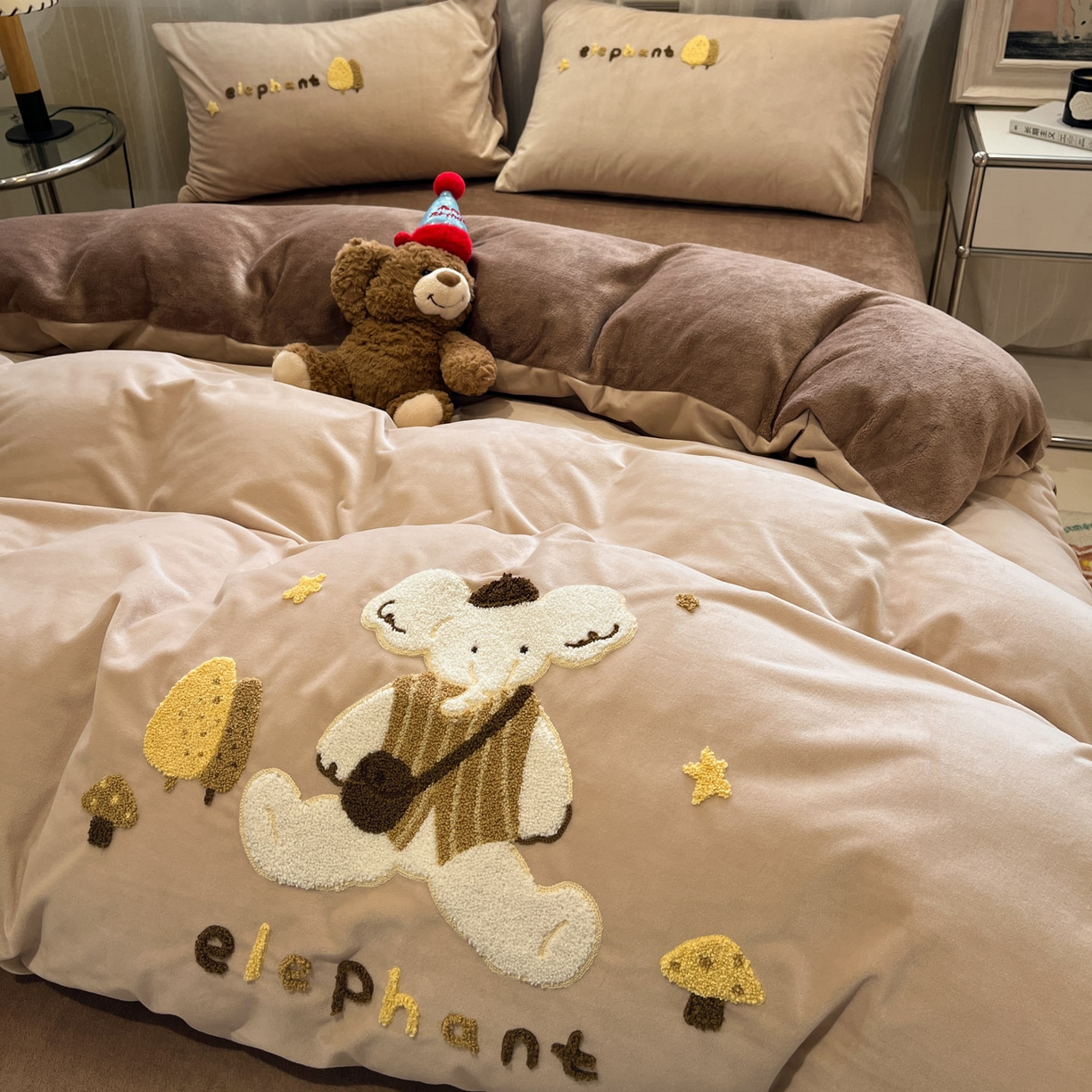 91家纺网 家纺一手货源 找家纺 麦空家居 2025新款高克重A类A版宝宝绒B版牛奶绒毛巾绣三件套四件套 小象-香槟