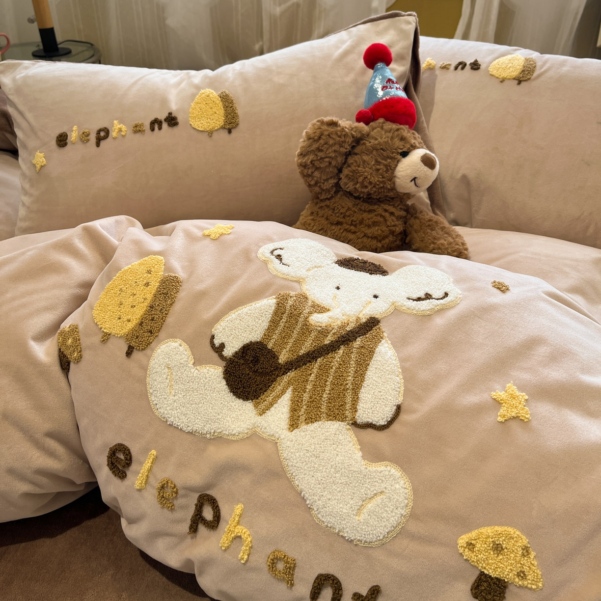 91家纺网 家纺一手货源 找家纺 麦空家居 2025新款高克重A类A版宝宝绒B版牛奶绒毛巾绣三件套四件套 小象-香槟