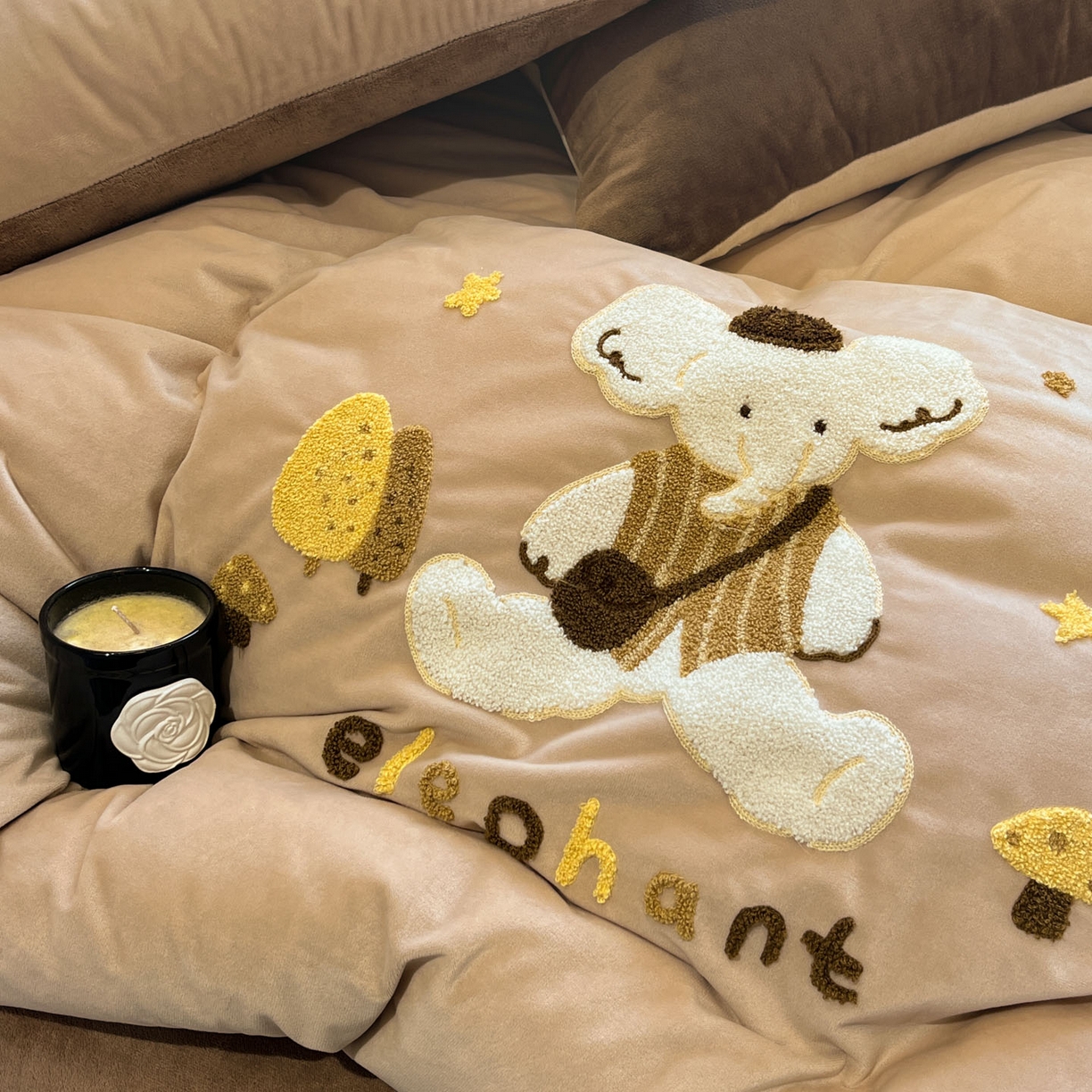 91家纺网 家纺一手货源 找家纺 麦空家居 2025新款高克重A类A版宝宝绒B版牛奶绒毛巾绣三件套四件套 小象-香槟