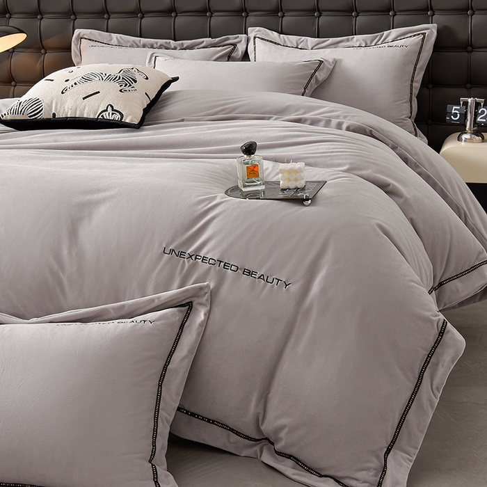 91家纺网 家纺一手货源 找家纺 （总）米奈家居 2025新款宝宝绒压线织带四件套-法拉