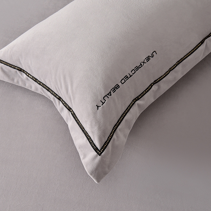 91家纺网 家纺一手货源 找家纺 米奈家居 2025新款宝宝绒压线织带四件套-法拉 法拉-铂金灰