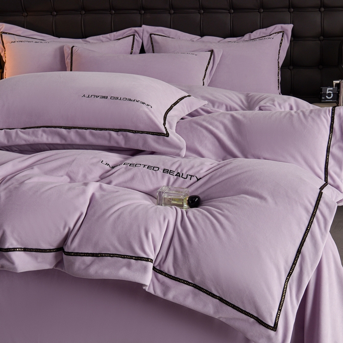 91家纺网 家纺一手货源 找家纺 米奈家居 2025新款宝宝绒压线织带四件套-法拉 法拉-梦幻紫