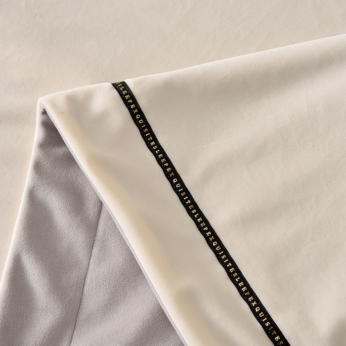 91家纺网 家纺一手货源 找家纺 米奈家居 2025新款宝宝绒压线织带四件套-法拉 法拉-奶昔白