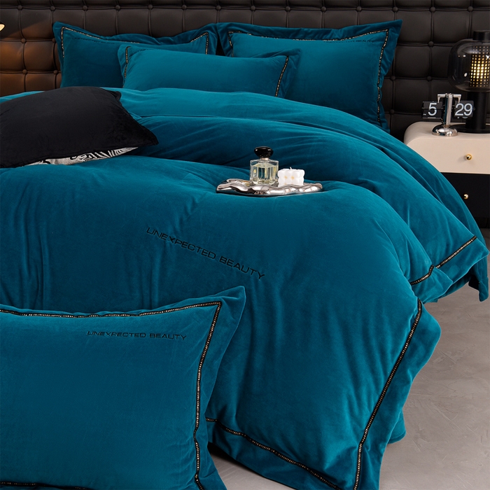 91家纺网 家纺一手货源 找家纺 米奈家居 2025新款宝宝绒压线织带四件套-法拉 法拉-深海蓝