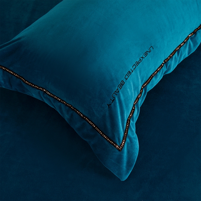 91家纺网 家纺一手货源 找家纺 米奈家居 2025新款宝宝绒压线织带四件套-法拉 法拉-深海蓝