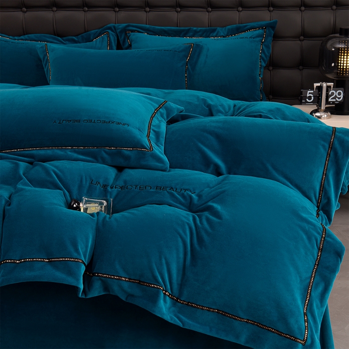 91家纺网 家纺一手货源 找家纺 米奈家居 2025新款宝宝绒压线织带四件套-法拉 法拉-深海蓝