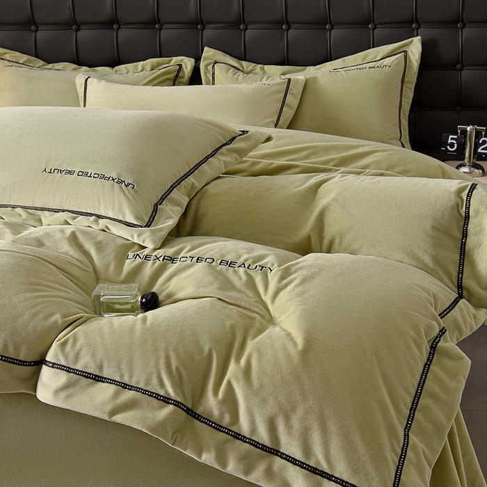 91家纺网 家纺一手货源 找家纺 米奈家居 2025新款宝宝绒压线织带四件套-法拉 法拉-元气绿