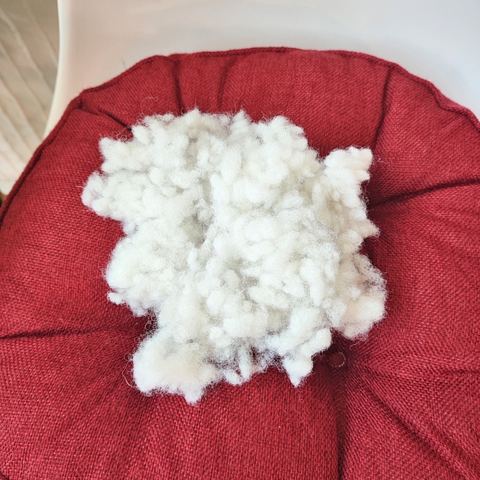 91家纺网 家纺一手货源 找家纺 李帅家居 2025新款加厚透气舒适圆形立体亚麻坐垫 圆形立体酒红