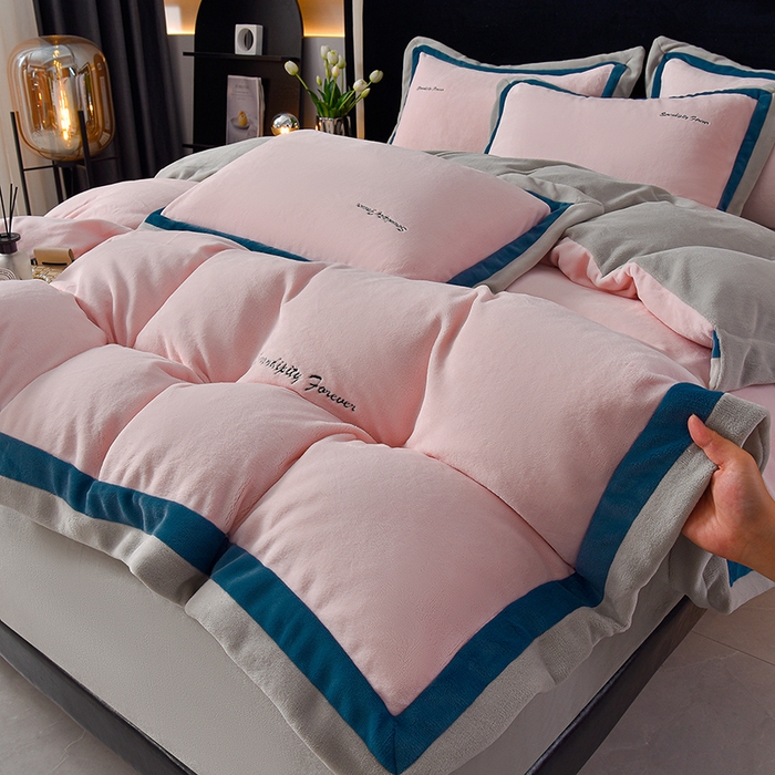 91家纺网 家纺一手货源 找家纺 米奈家居 2025新款宝宝绒撞色拼角四件套-罗兰 元气粉