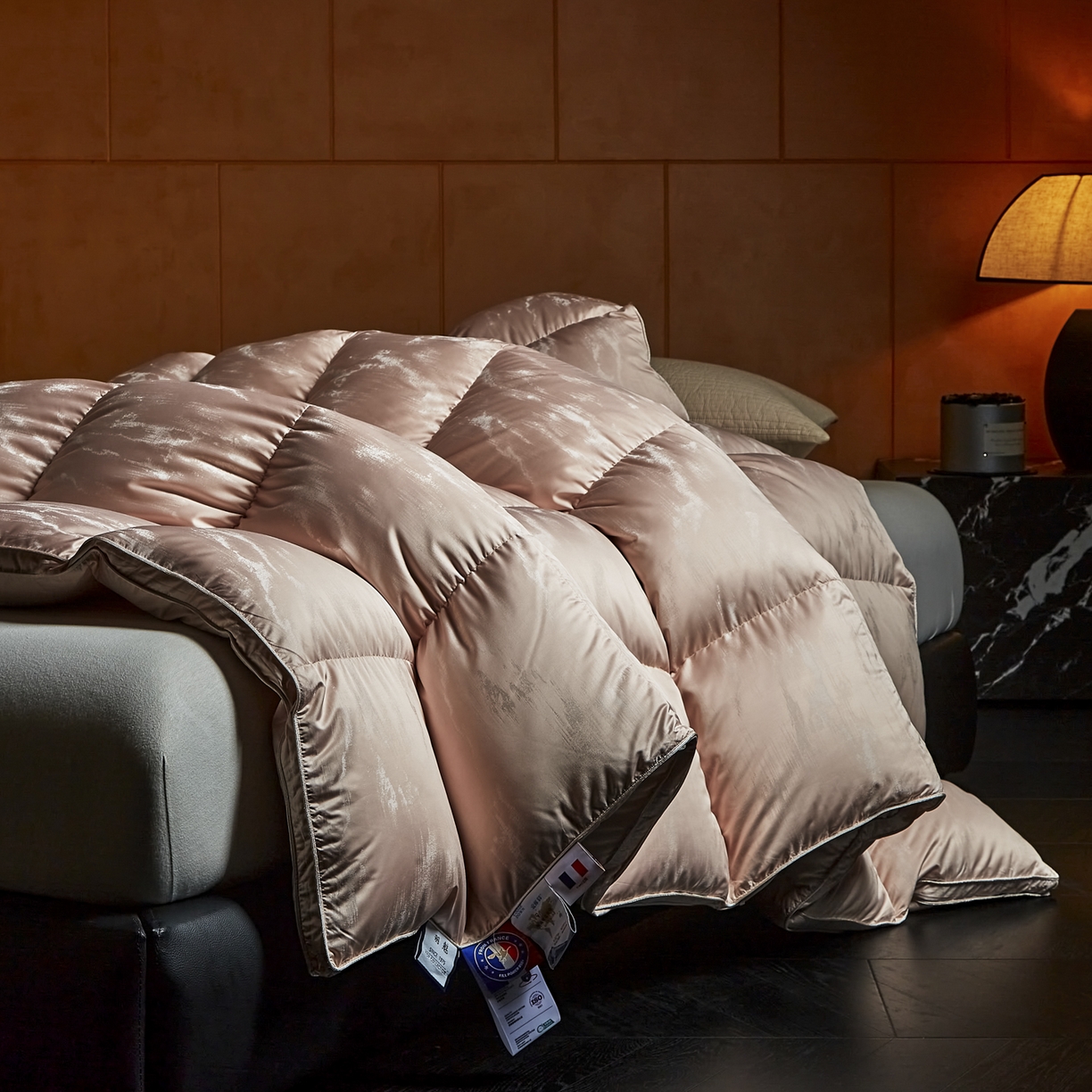 91家纺网 家纺一手货源 找家纺 （总）暖羽屋羽绒馆 2025新款峰峦莫代尔鹅绒丝被芯 羽绒被子 双人羽毛被子 两米加厚冬被 春秋被