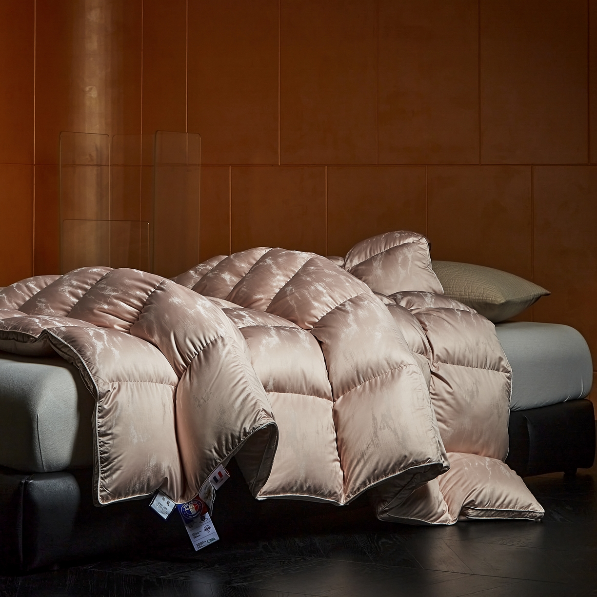 91家纺网 家纺一手货源 找家纺 （总）暖羽屋羽绒馆 2025新款峰峦莫代尔鹅绒丝被芯 羽绒被子 双人羽毛被子 两米加厚冬被 春秋被