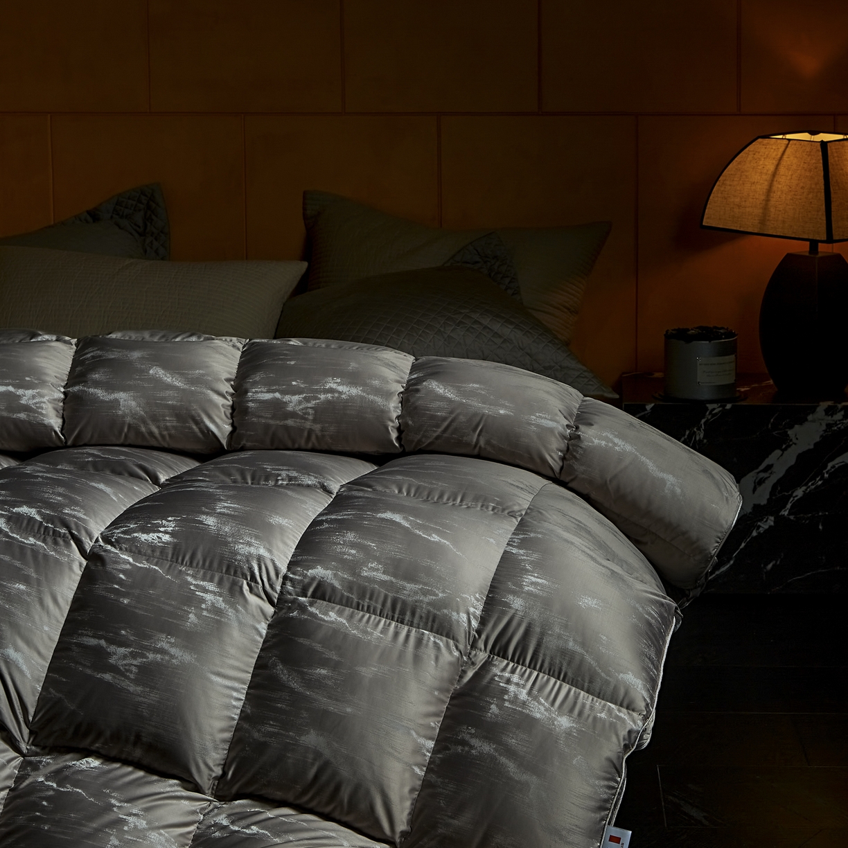 91家纺网 家纺一手货源 找家纺 暖羽屋羽绒馆 2025新款峰峦莫代尔鹅绒丝被芯 羽绒被子 双人羽毛被子 两米加厚冬被 春秋被 峰峦 苍雅灰