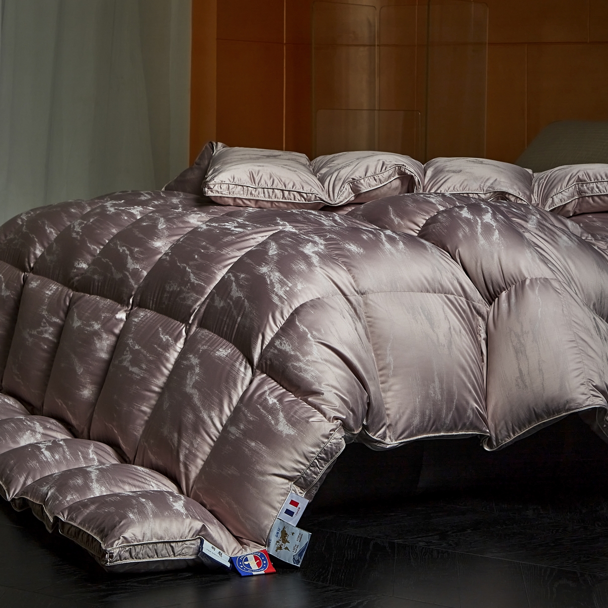 91家纺网 家纺一手货源 找家纺 暖羽屋羽绒馆 2025新款峰峦莫代尔鹅绒丝被芯 羽绒被子 双人羽毛被子 两米加厚冬被 春秋被 峰峦 祥云紫