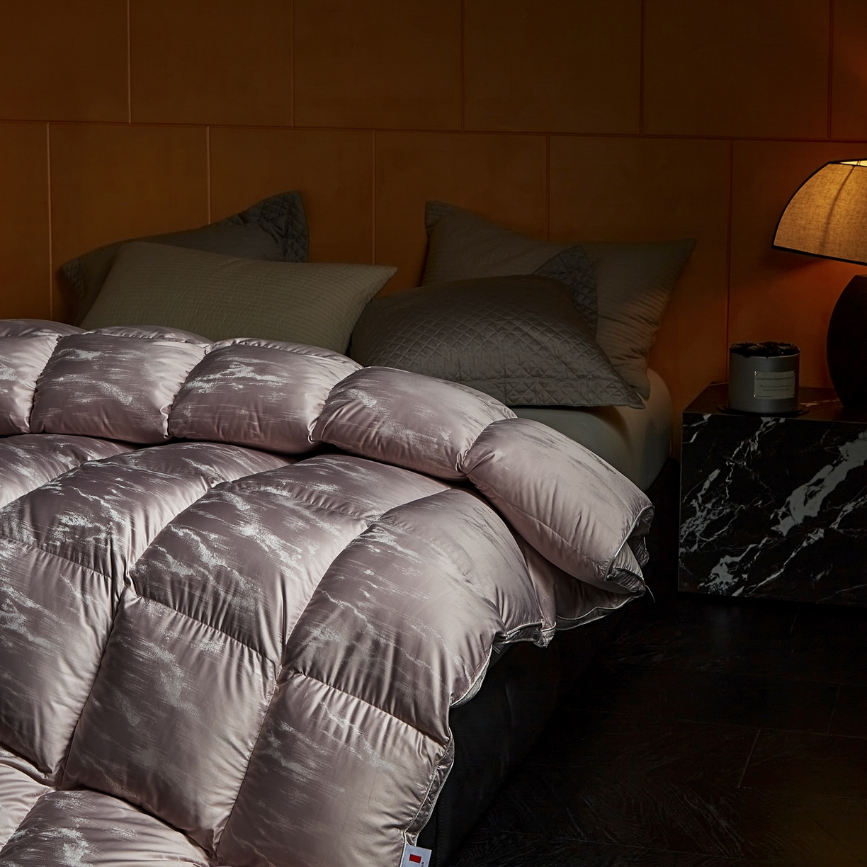 91家纺网 家纺一手货源 找家纺 暖羽屋羽绒馆 2025新款峰峦莫代尔鹅绒丝被芯 羽绒被子 双人羽毛被子 两米加厚冬被 春秋被 峰峦 祥云紫