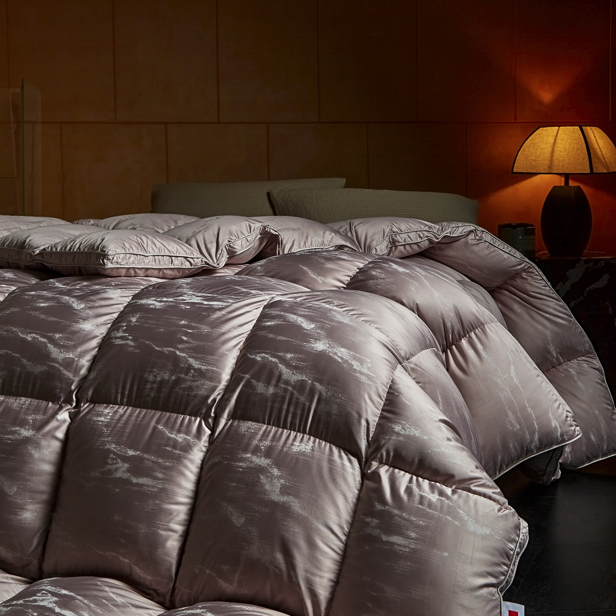 91家纺网 家纺一手货源 找家纺 暖羽屋羽绒馆 2025新款峰峦莫代尔鹅绒丝被芯 羽绒被子 双人羽毛被子 两米加厚冬被 春秋被 峰峦 祥云紫