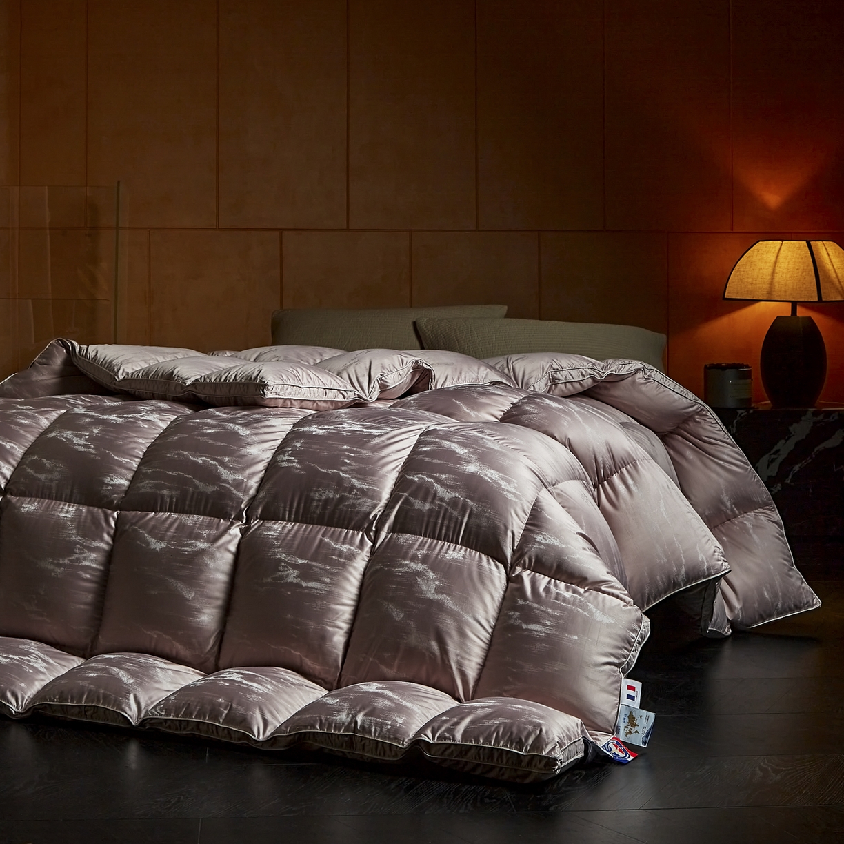 91家纺网 家纺一手货源 找家纺 暖羽屋羽绒馆 2025新款峰峦莫代尔鹅绒丝被芯 羽绒被子 双人羽毛被子 两米加厚冬被 春秋被 峰峦 祥云紫