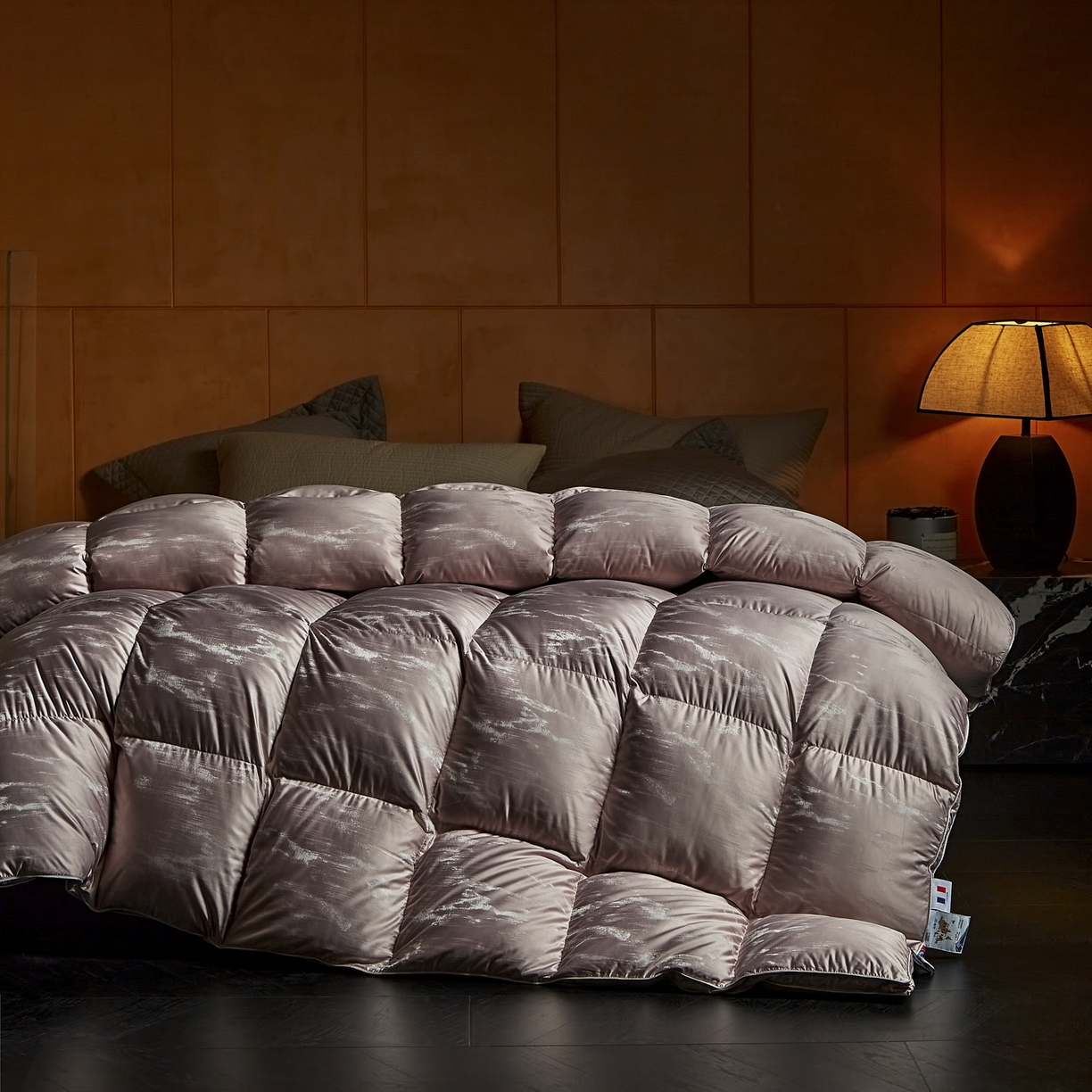 91家纺网 家纺一手货源 找家纺 暖羽屋羽绒馆 2025新款峰峦莫代尔鹅绒丝被芯 羽绒被子 双人羽毛被子 两米加厚冬被 春秋被 峰峦 祥云紫