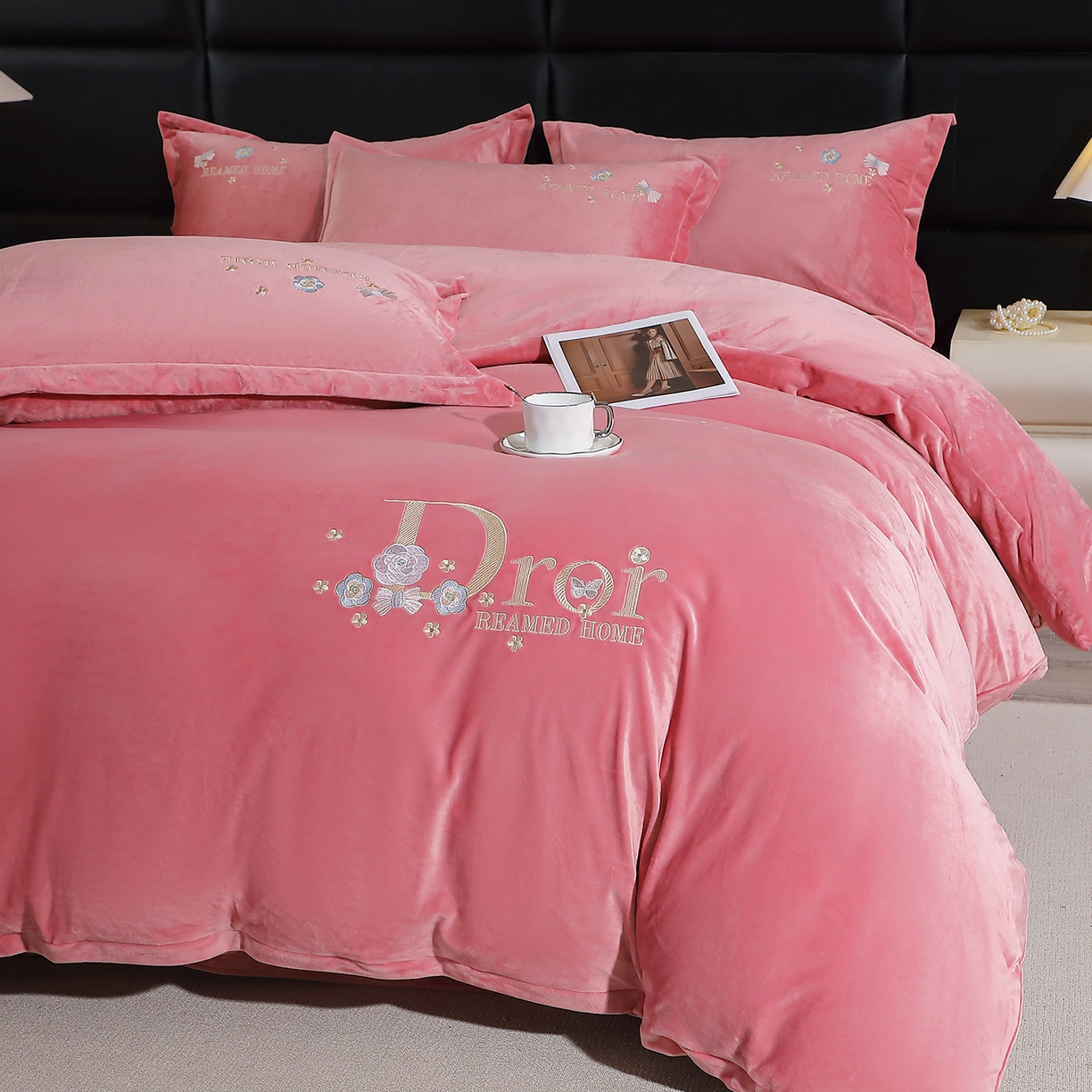 91家纺网 家纺一手货源 找家纺 晶缦家纺 2025新款高克重全消光蚕丝绒刺绣花四件套 初羡-豆沙