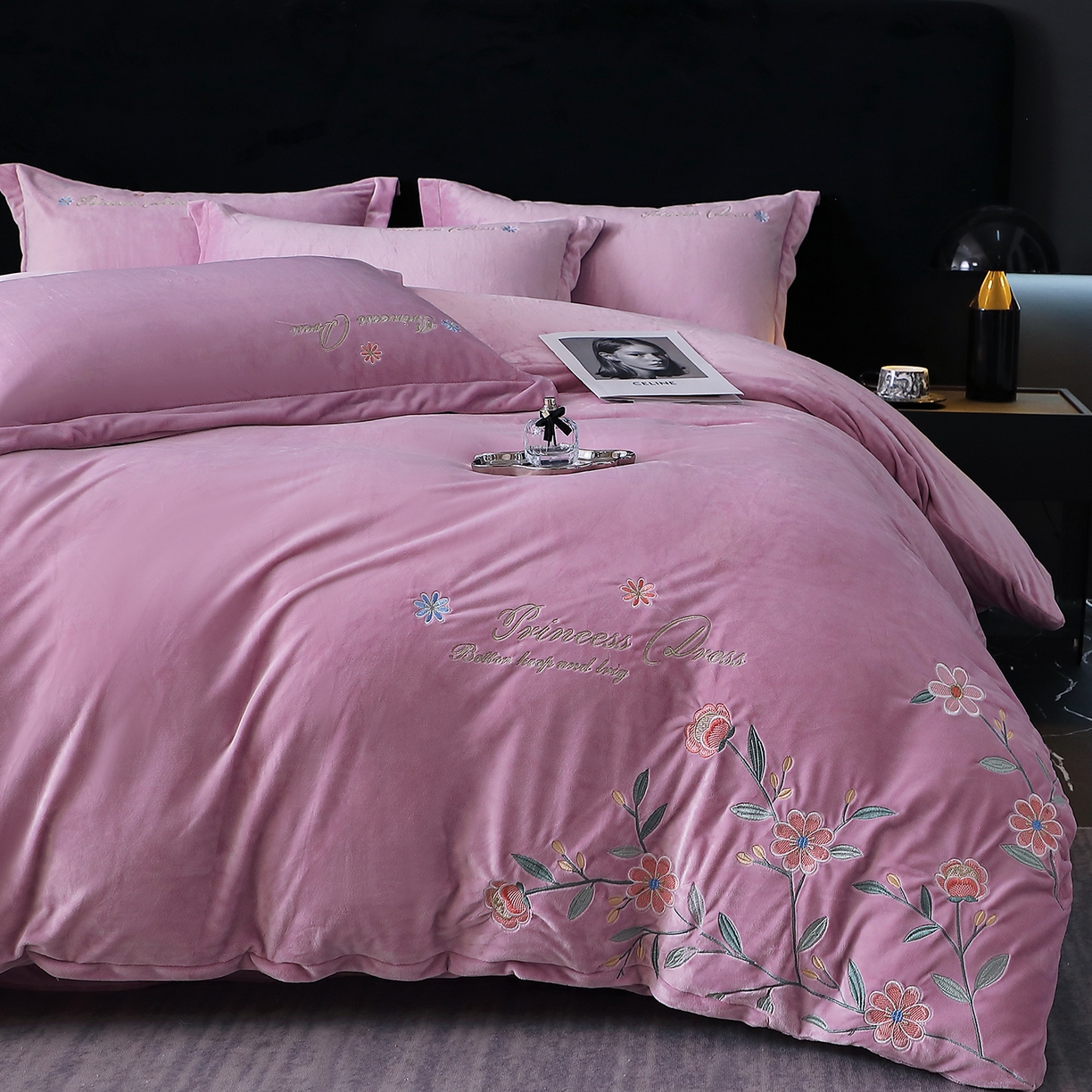 91家纺网 家纺一手货源 找家纺 晶缦家纺 2025新款高克重全消光蚕丝绒刺绣花四件套 繁花-薰衣紫