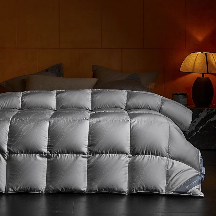 91家纺网 家纺一手货源 找家纺 （总）暖羽屋羽绒馆 2025新款莱赛尔梦幻 鹅绒丝被子 羽毛被芯2米婚庆冬被春秋 双人羽绒被