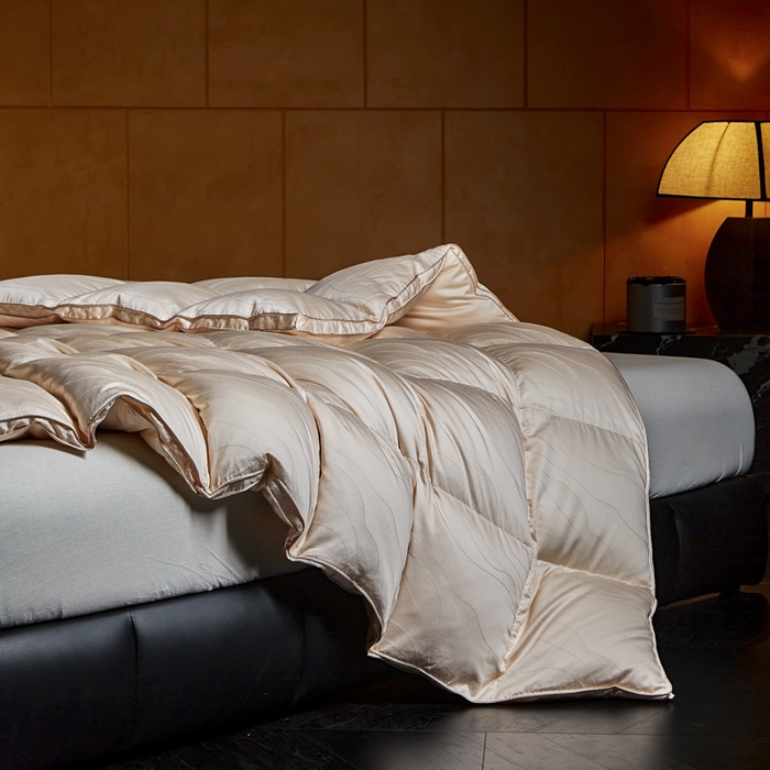 91家纺网 家纺一手货源 找家纺 （总）暖羽屋羽绒馆 2025新款莱赛尔梦幻 鹅绒丝被子 羽毛被芯2米婚庆冬被春秋 双人羽绒被