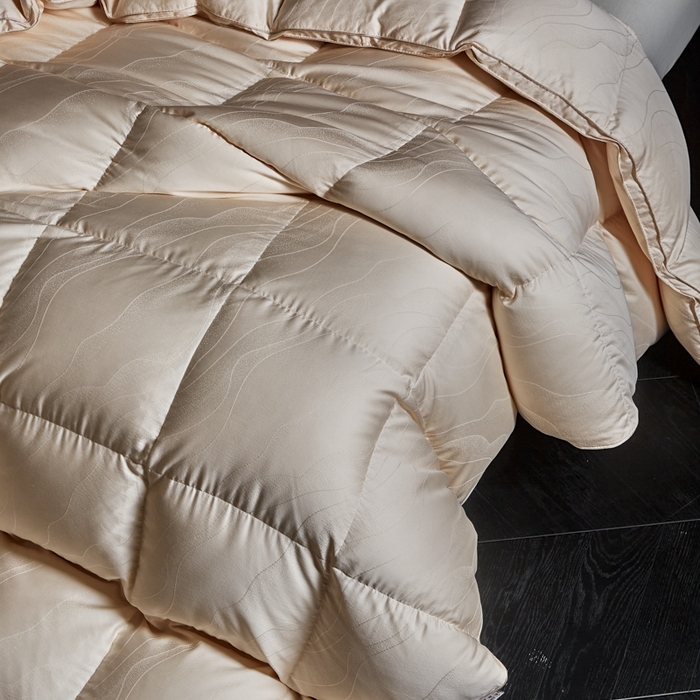 91家纺网 家纺一手货源 找家纺 暖羽屋羽绒馆 2025新款莱赛尔梦幻 鹅绒丝被子 羽毛被芯2米婚庆冬被春秋 双人羽绒被 梦幻鎏金 粉